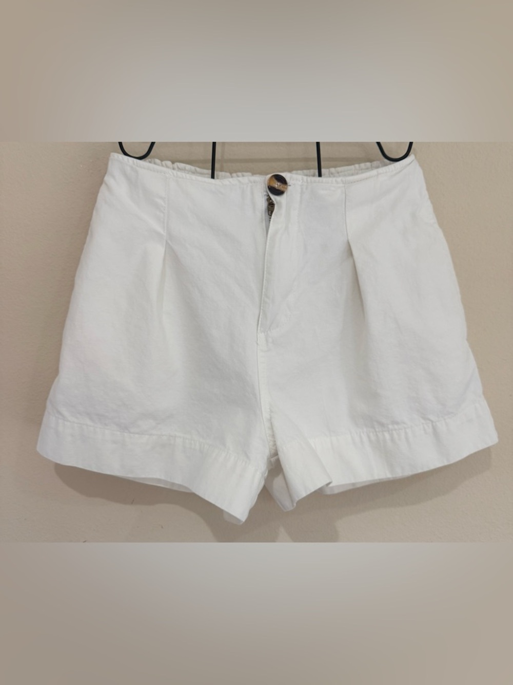 Good Luck Gem White High-Waist Pleated Shorts Size Small